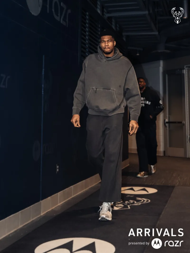 开云体育下载-霸气十足！雄鹿社媒晒字母哥步入今日比赛场馆的瞬间