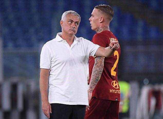 1629691964401098372.jpg 46976007-9917287-image-m-77_1629670620073.jpg